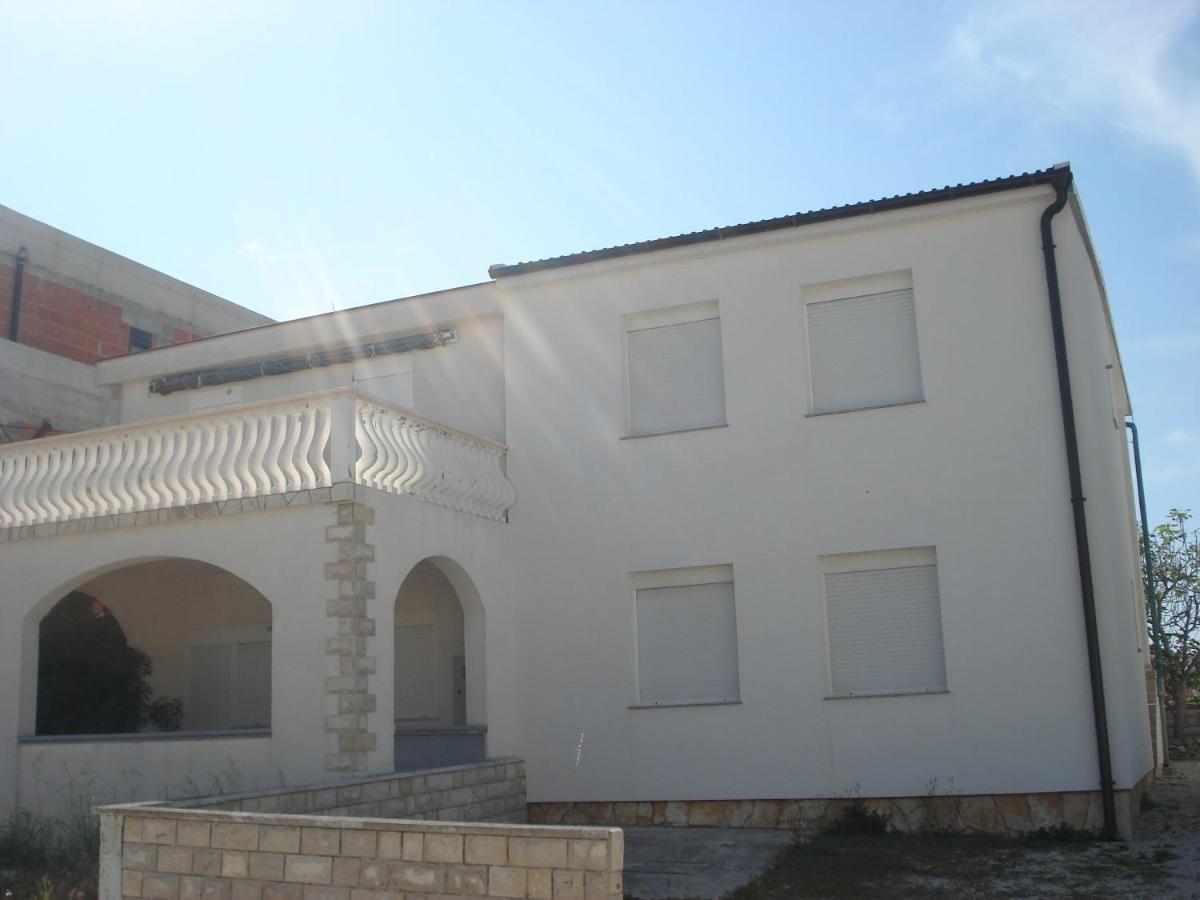 Apartments Zara Vir Exterior photo